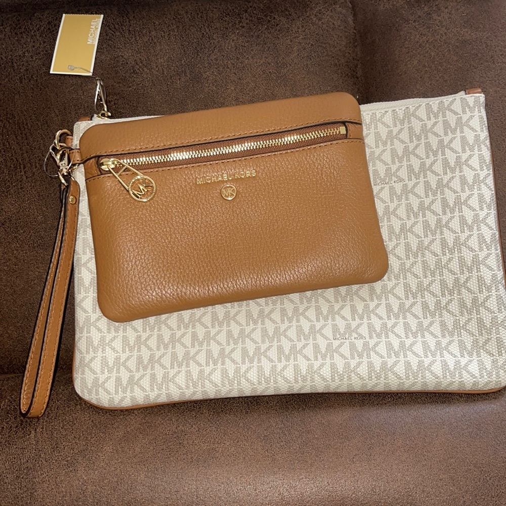 NWT Michael Kors Slater Large logo 2n1 wristlet vanilla/acorn
